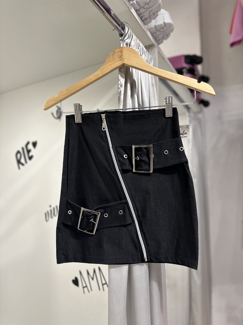 Pollera bengalina cierre diagonal y hebillas