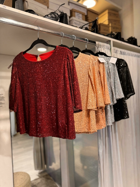 Remera pailette con hojal - comprar online