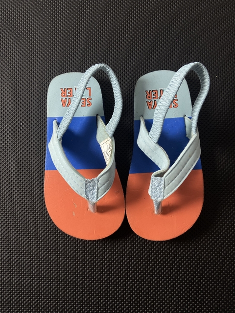 Chinelo Carter’s / 5-6