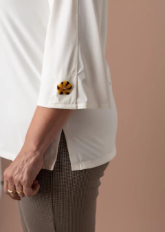 Blusa Begônia off white na internet