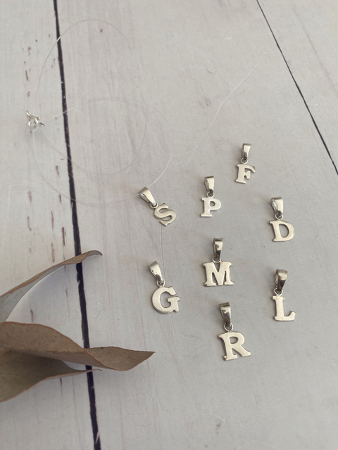 Tanza con inicial de plata