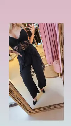 Pantalón Astrid sastrero con mucha paida, boton adelante y elastico en la parte de atrás en internet