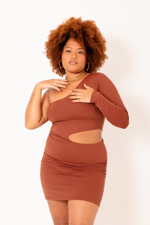 Vestido Curto Um Ombro Recortes Marrom
