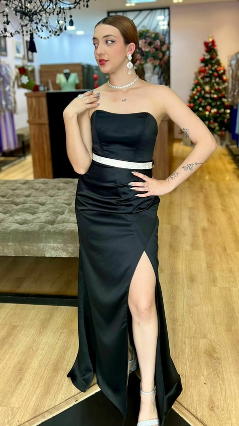Vestido em Crepe Satine Sabrina Preto + Cinto Strass (Cinto Removíveis)