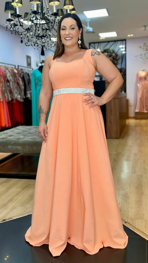 Vestido em Crepe Amalia Coral Plus + Cinto Strass (Mangas e Cinto Removíveis) - comprar online