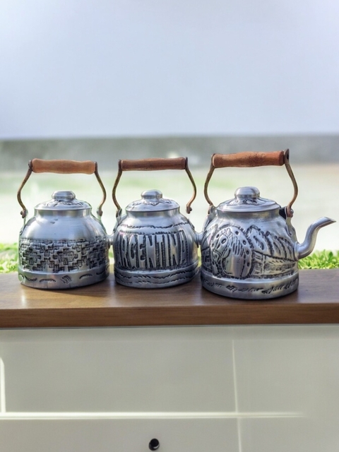 Pava De Aluminio cincelada a mano