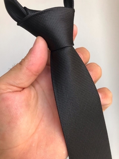 Gravata Preta Quadriculada Slim e Semi Slim - comprar online