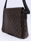 Louis Vuitton Monogram Canvas District PM - loja online