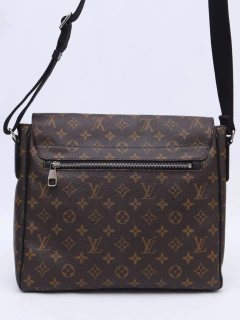 Louis Vuitton Monogram Canvas District PM - Paris Brechó