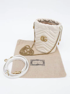 Bolsa Gucci Bucket Off-White na internet
