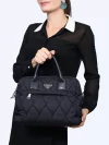 Bolsa Prada Bomber Convertible Tote na internet