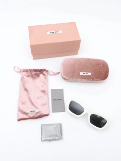 Óculos de Sol Miu Miu SMU09W - loja online