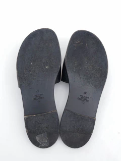 Sandália Rasteira Valentino Vlogo na internet