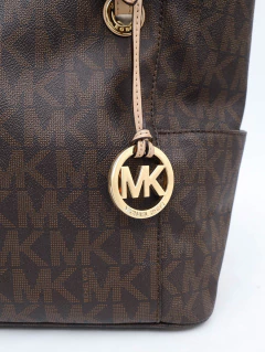 Bolsa Michael Kors Jet Set Monograma na internet