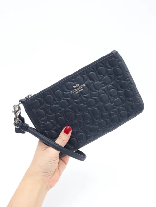 Clutch Coach Corner Zip Wristlet - comprar online