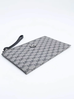 Clutch Michael Kors Monograma - comprar online