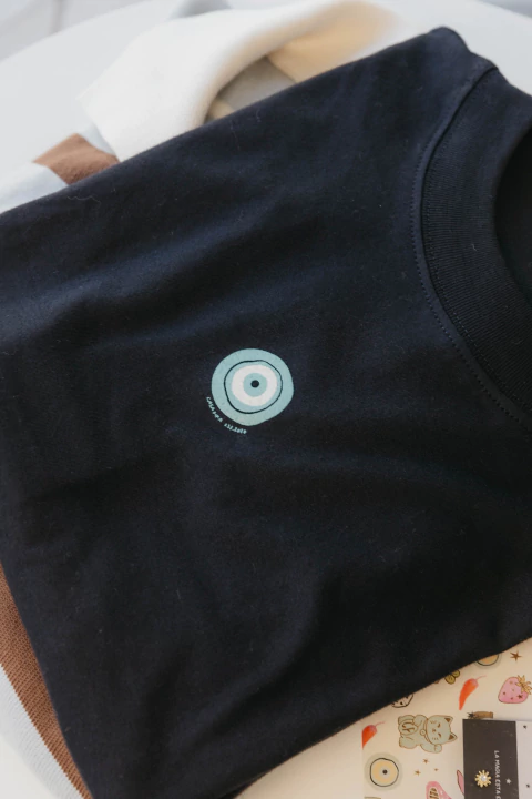 REMERA CHARM EYE - comprar online