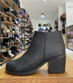 Botas Lirio Negras - MARIA PE