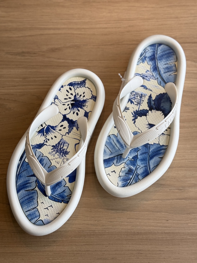 FARM*新シューズライン**Ape**Chinelo Canoa floral pietra Chinelo Canoa estampa delicadeza - farm apé - ELMÊ