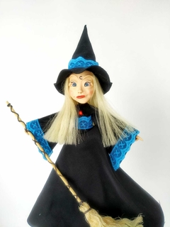 BRUXA LOIRA DETALHE AZUL