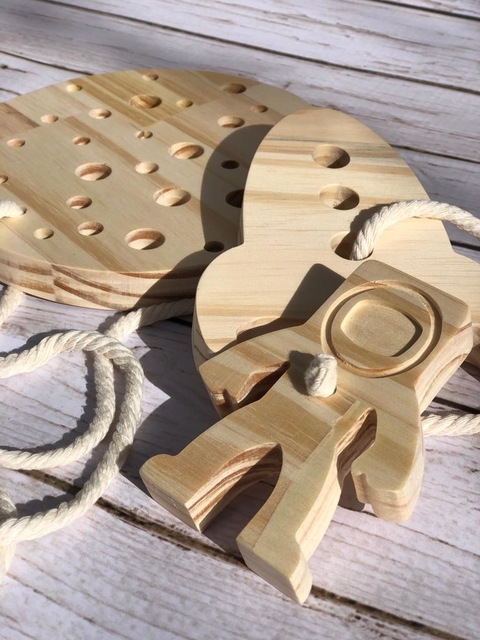 Nave Astronauta y Luna de Enhebrar on internet