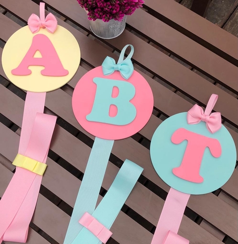 Porta Laços com inicial