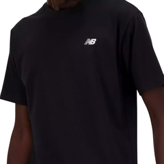 NEW BALANCE REMERA SMALL LOGO NEGRO en internet