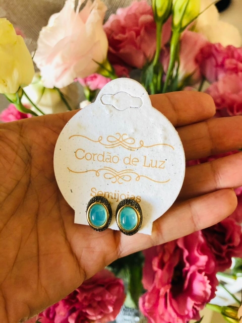BRINCO MINI BANHO OURO 18K E RÓDIO NEGRO COM PEDRA NATURAL AGATHA AZUL CEU