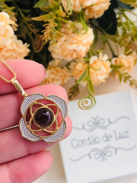 COLAR FLOR DE LOTUS COM PEDRA NATURAL OBSIDIANA