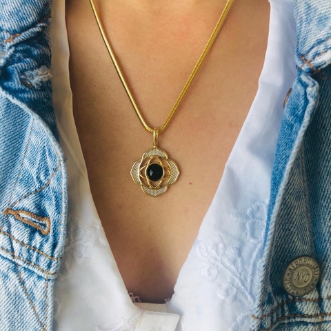 COLAR FLOR DE LOTUS COM PEDRA NATURAL ESTRELA na internet