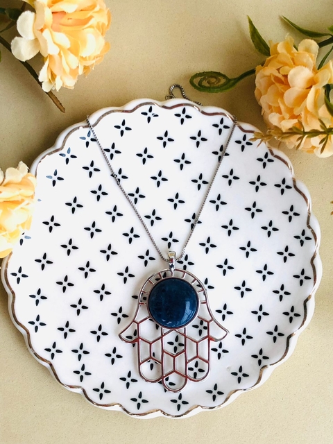 COLAR MÃO DE HAMSÁ COM PEDRA NATURAL SODALITA