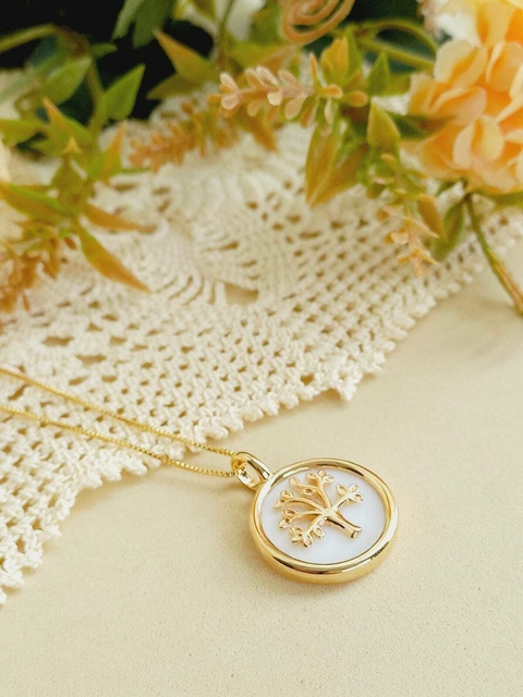 COLAR ÁRVORE DA VIDA CONCHA NATURAL MADREPÉROLA