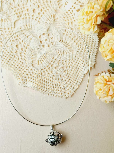 CHOKER CHAMADOR DE ANJO E DIFUSOR AROMATICO FLOR DA VIDA EM PRATA 925 COM 7 PEDRAS NATURAIS - comprar online
