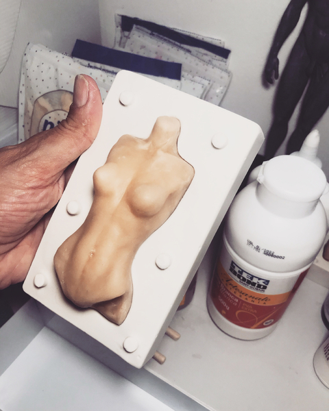 Ref.021-Kit somente tronco e braços escala 1/6