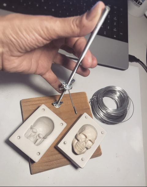 Kit haste para escultura 25 centímetros de altura e molde crânio 5 centímetros