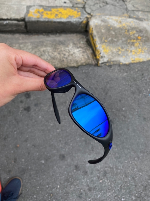 Minute preta lente azul