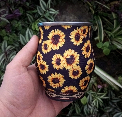Cuia de Alumínio para Tererê Forrada " Girassol fundo preto "