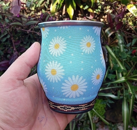 Cuia de Alumínio para Tererê Forrada " Flores fundo Azul BB "