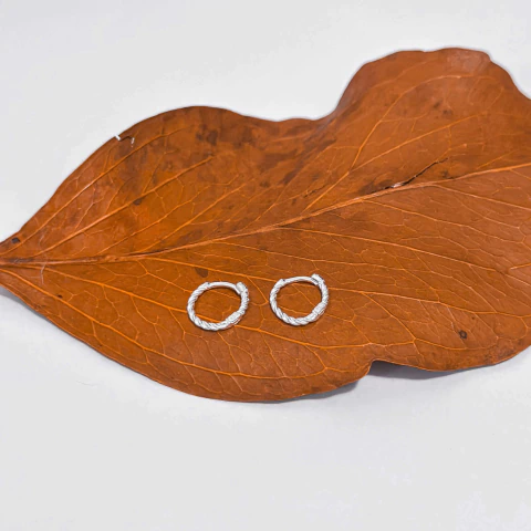 Argola fio torcido 1,1cm em prata