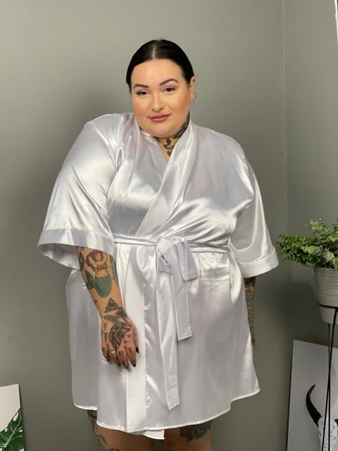 Robe em Cetim Branco Plus Size