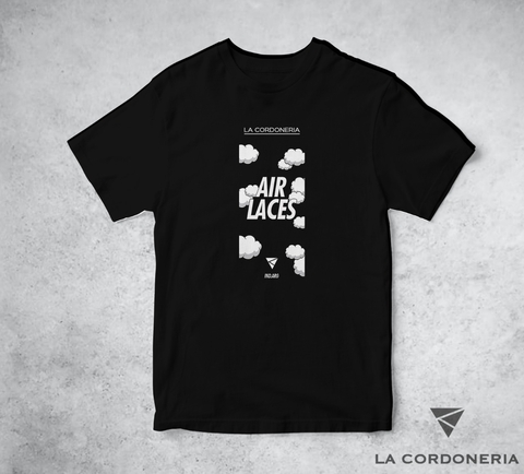 REMERA NEGRA OVERSIZE LA CORDONERIA ESTAMPA AIR LACES BLACK