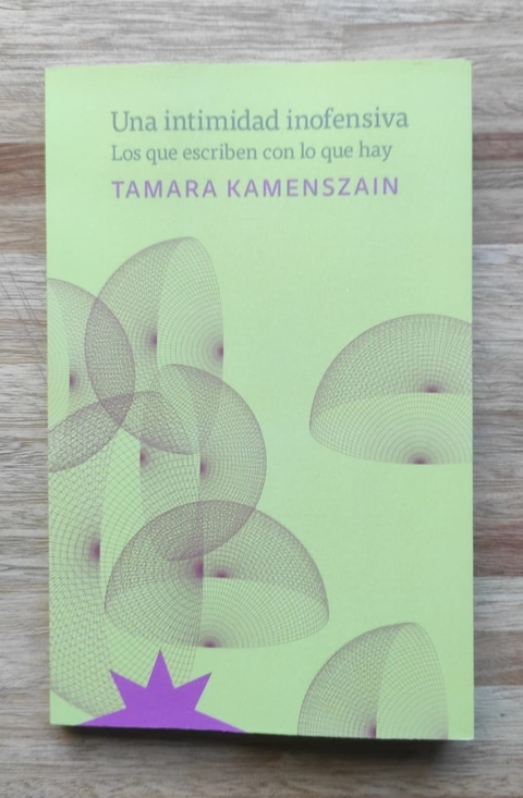 Una intimidad inofensiva - Tamara Kamenszain