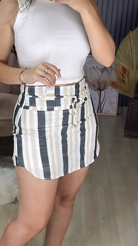 Shorts saia linho