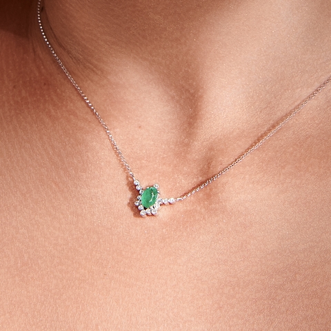 Colar Luna (Esmeralda) na internet