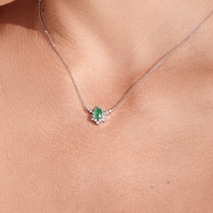 Colar Luna (Esmeralda) - Tayla Nicolaeff | Joias autorais, minimalistas e atemporais