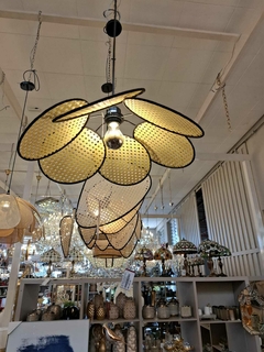 Lustre Pendente Telas Rattan Metal Preto Acabamento Luxo - comprar online