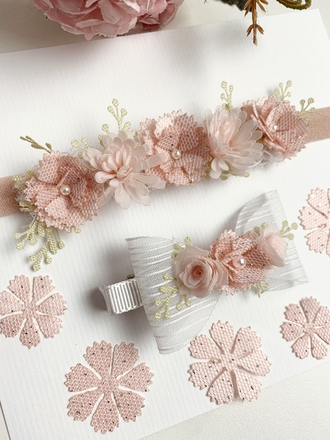 Flor cravo com furo , cetim com brilho 2 tamanhos - comprar online