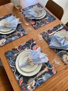 Lugar americano conchas azul marinho na internet