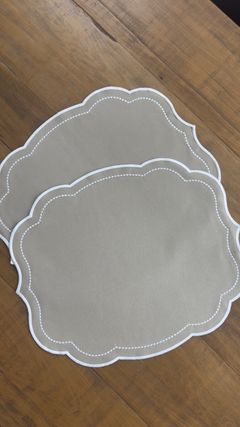 Lugar Americano bordado bege