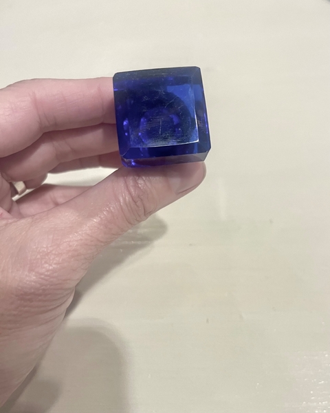 Tirador de vidrio azul